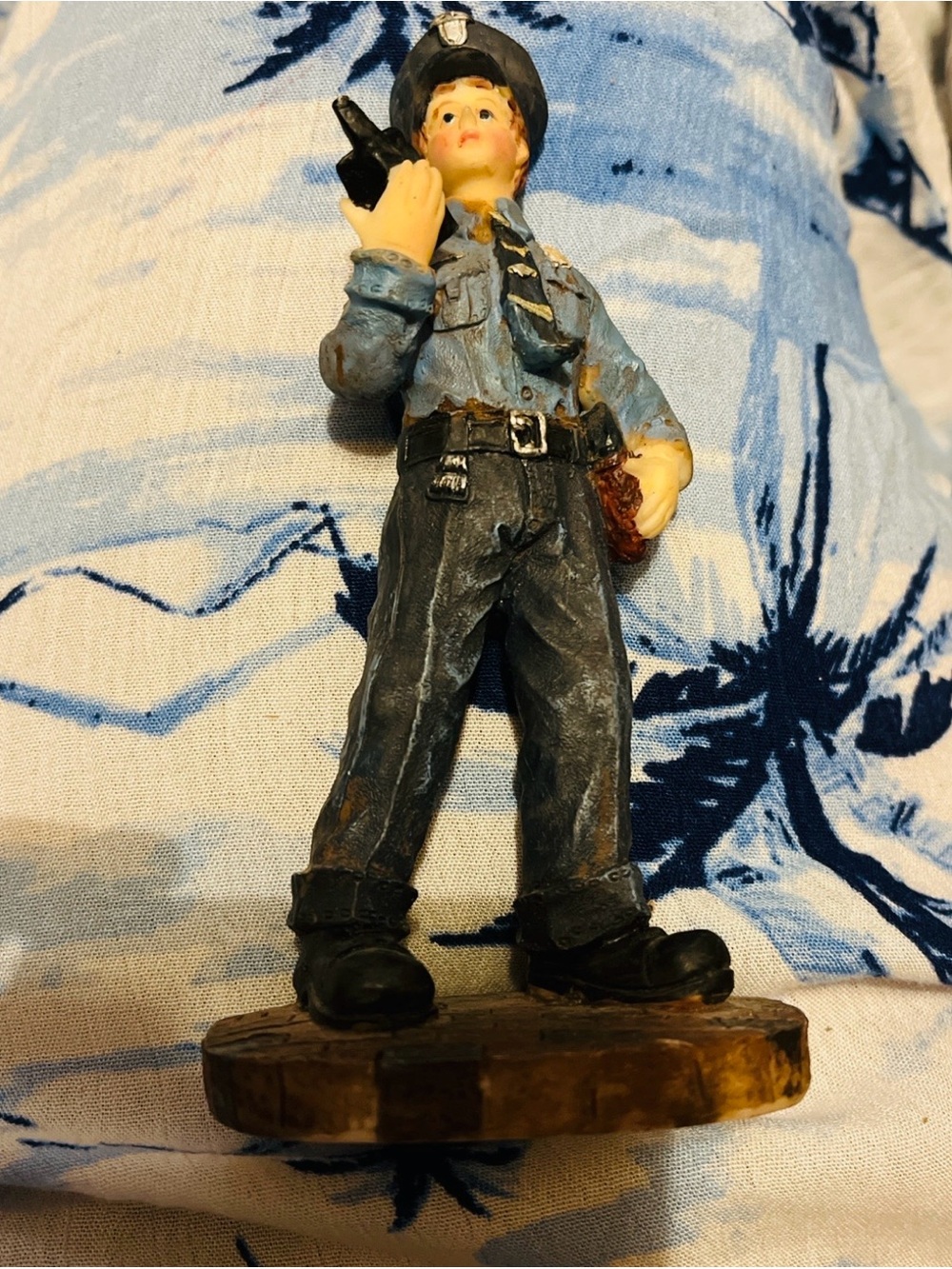 K’s Collection Heroes Helping People Police Officer Resin Figurine Hand Painted